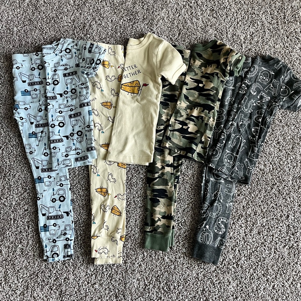 Boys pajamas size 5T